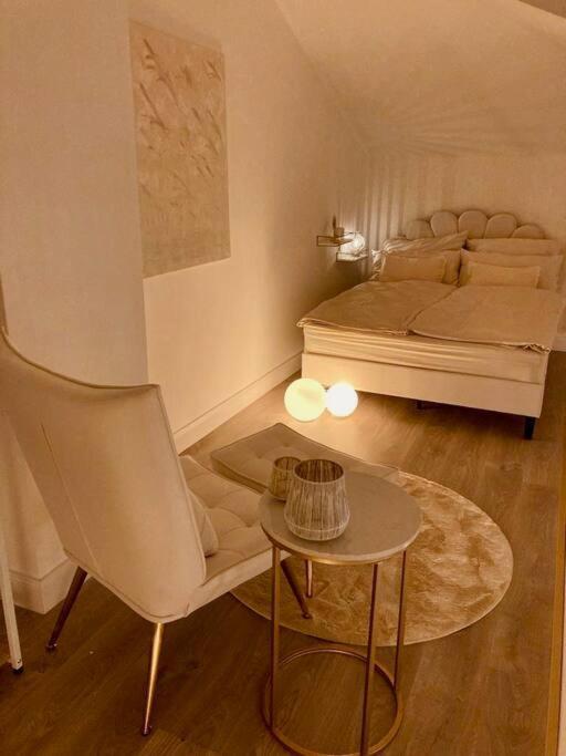Amalfi Home - Stylish Apartment With Terrace シェーネフェルト エクステリア 写真