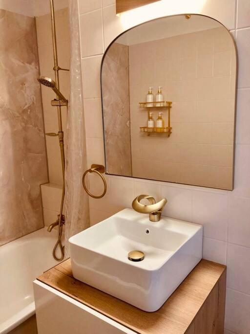 Amalfi Home - Stylish Apartment With Terrace シェーネフェルト エクステリア 写真