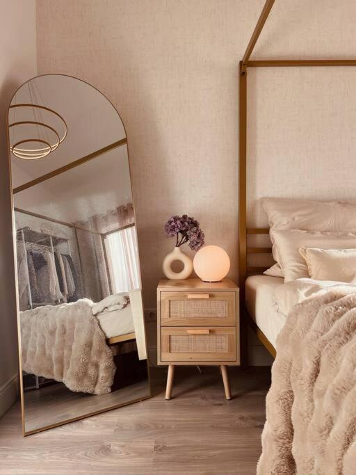 Amalfi Home - Stylish Apartment With Terrace シェーネフェルト エクステリア 写真