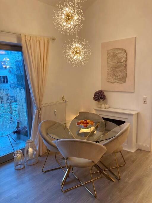 Amalfi Home - Stylish Apartment With Terrace シェーネフェルト エクステリア 写真
