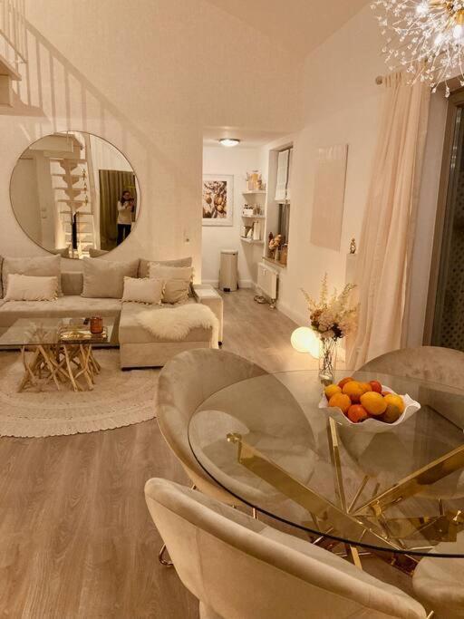 Amalfi Home - Stylish Apartment With Terrace シェーネフェルト エクステリア 写真