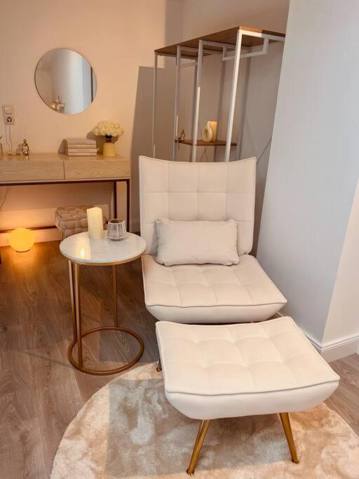 Amalfi Home - Stylish Apartment With Terrace シェーネフェルト エクステリア 写真