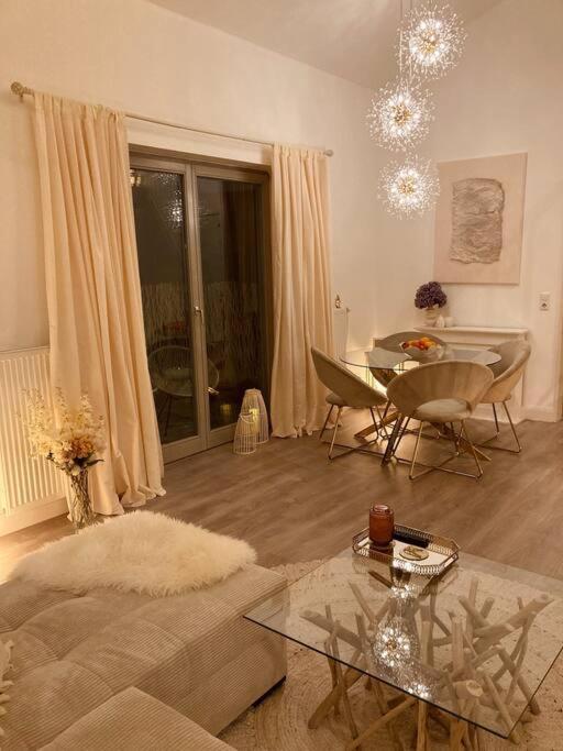 Amalfi Home - Stylish Apartment With Terrace シェーネフェルト エクステリア 写真