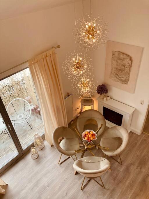 Amalfi Home - Stylish Apartment With Terrace シェーネフェルト エクステリア 写真